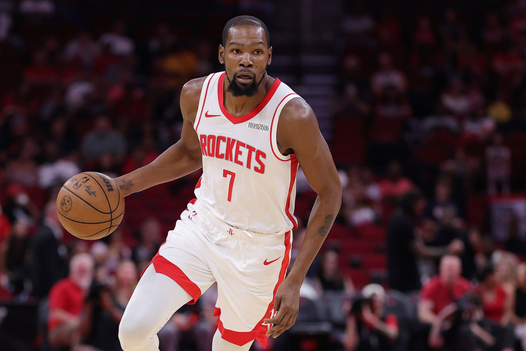 Durant scored 16 points in the first quarter, scoring at least 16 points in the first quarter for the 21st time in his career.