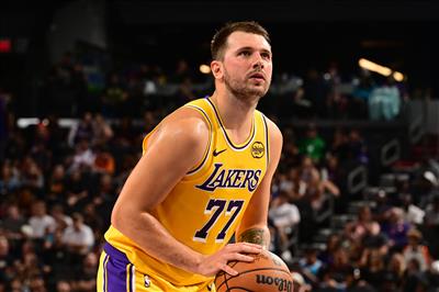Injury report: Doncic sprained a finger on his left hand and is doubtful for tomorrow's game against the Kings
