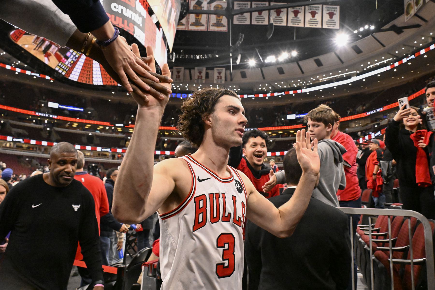 Guidi scored 29 points, 15 rebounds and 12 assists, recording a triple-double in 2 consecutive games.